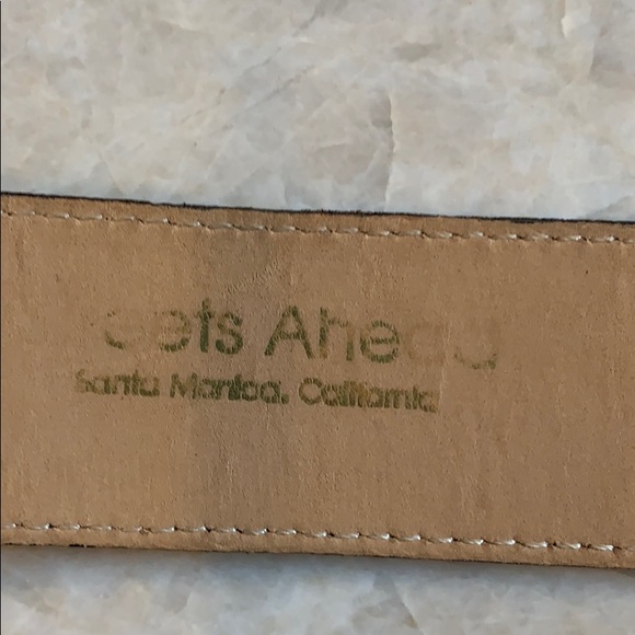 Brn embossed leather belt w brass hardware - Picture 4 of 8